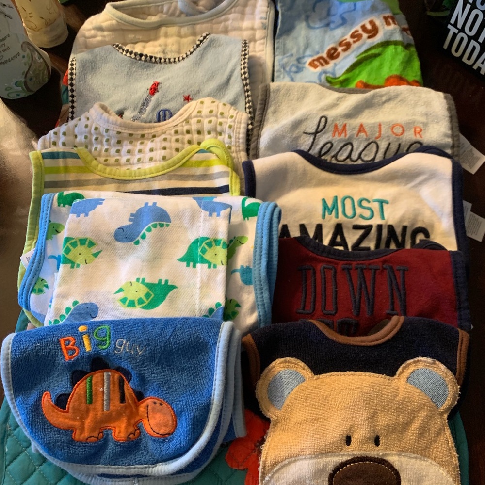 💙❤️ HUGE Bundle Of Boys Bibs And Burp Cloths❤️ 💙